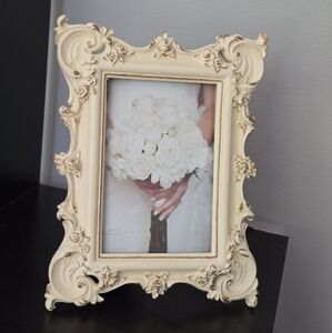 Elegant Cream Photo Frame